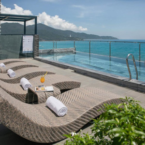 Mangata Beachfront Hotel